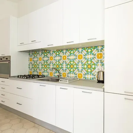 Nova Stylish House In Center By Napoliapartments Nápoles