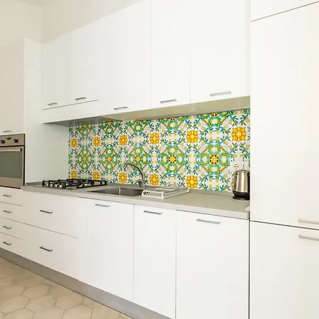 Nova Stylish House In Center By Napoliapartments Nápoles