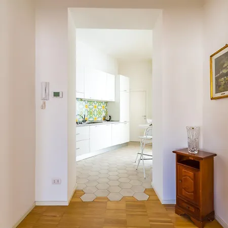 Nova Stylish House In Center By Napoliapartments Nápoles